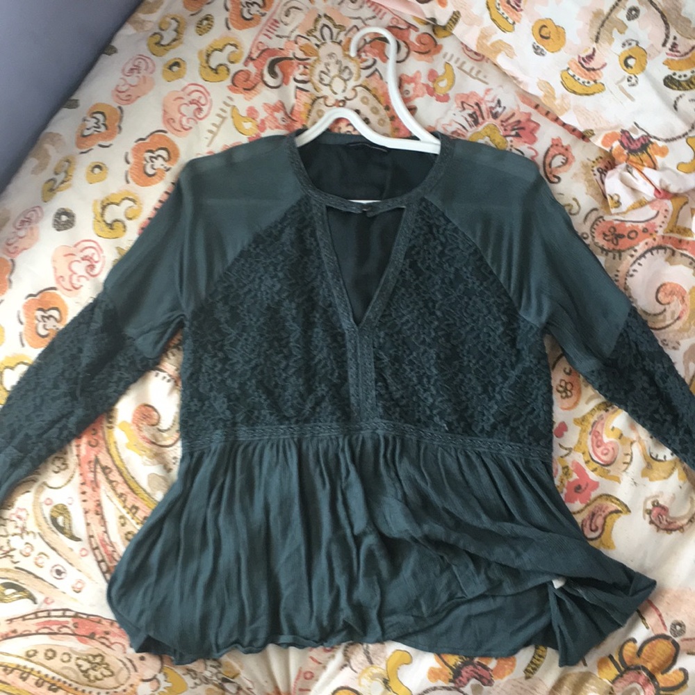 Flowy, elegant AEO top